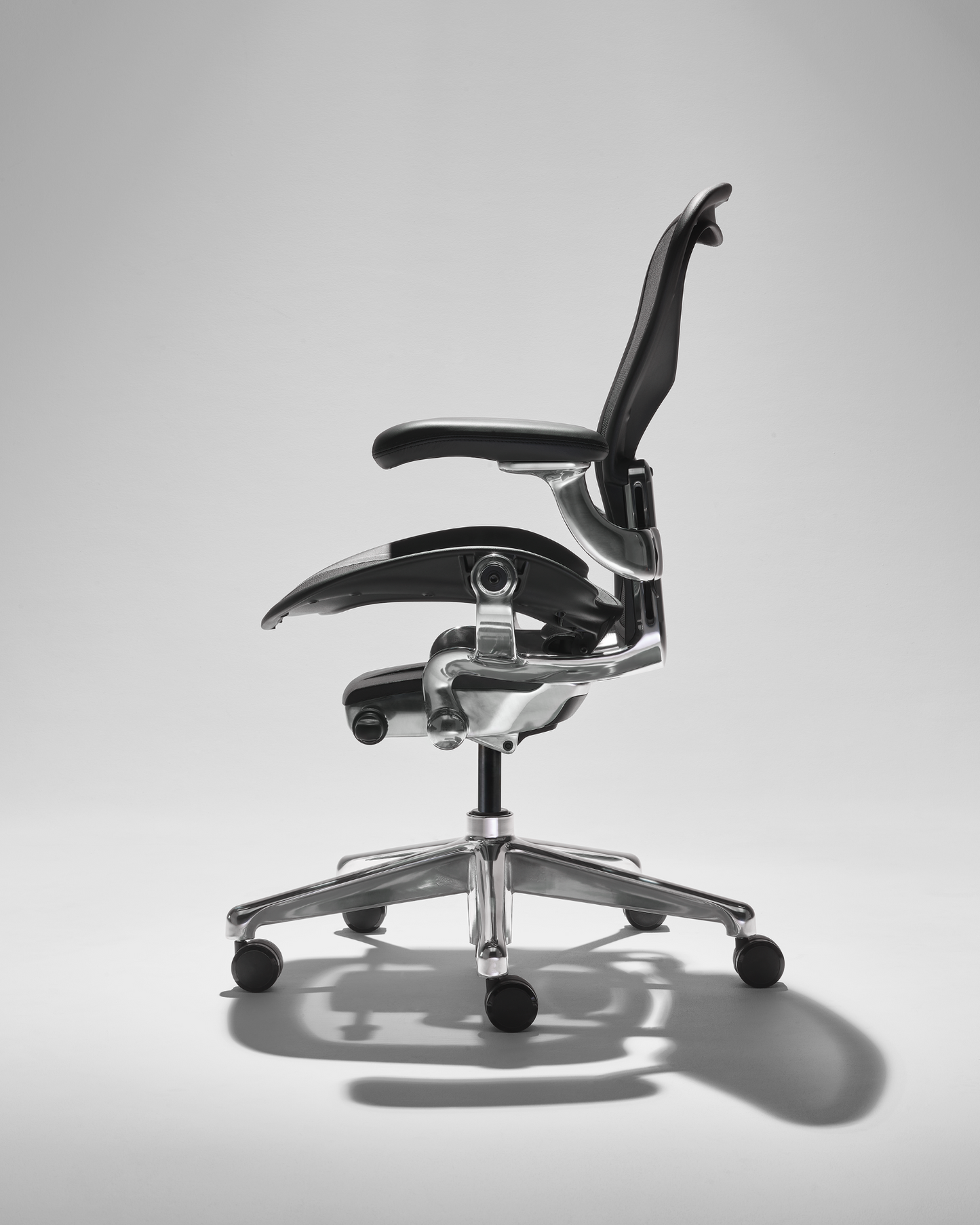 Aeron Grösse C, Black Aluminium